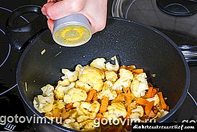 I-Cauliflower isobho ngerayisi e-brown - i-indica - ne-inkukhu chips
